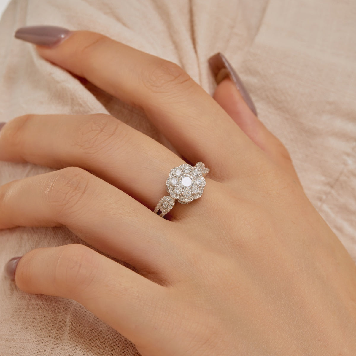 [Clara Jewels]Delicate Colorful Round Cut Flower Shape Wedding Ring