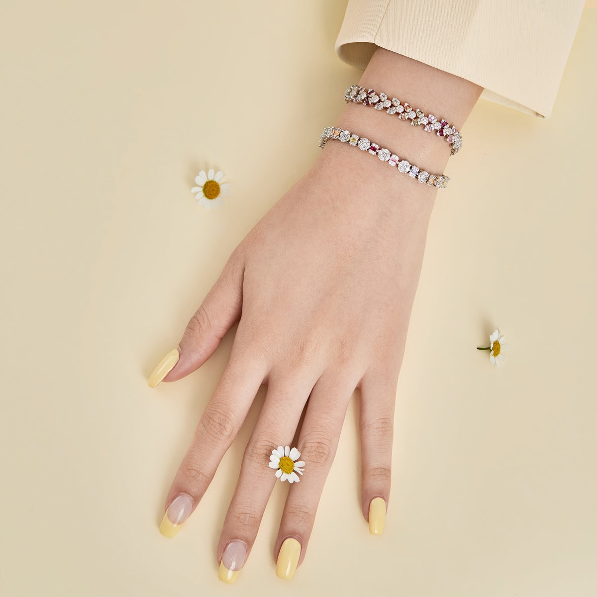 [Clara Jewels]Dainty Exquisite Flower Shape Daily Bracelet
