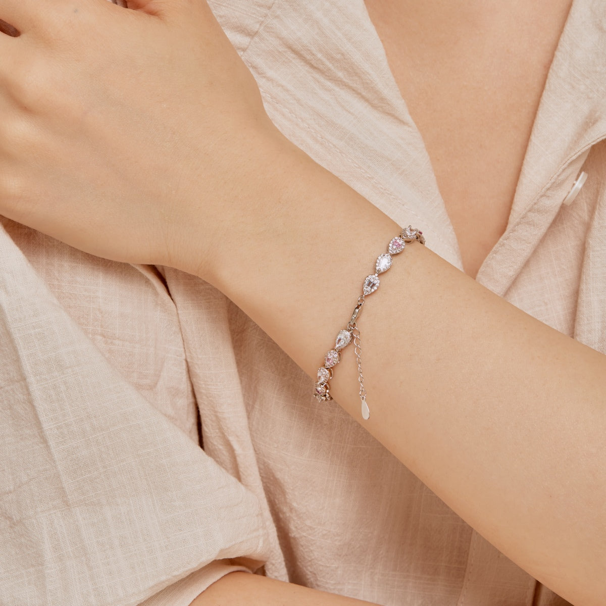 [Clara Jewels]0.25 Carat Radiant Water Drop Shape Daily Bracelet