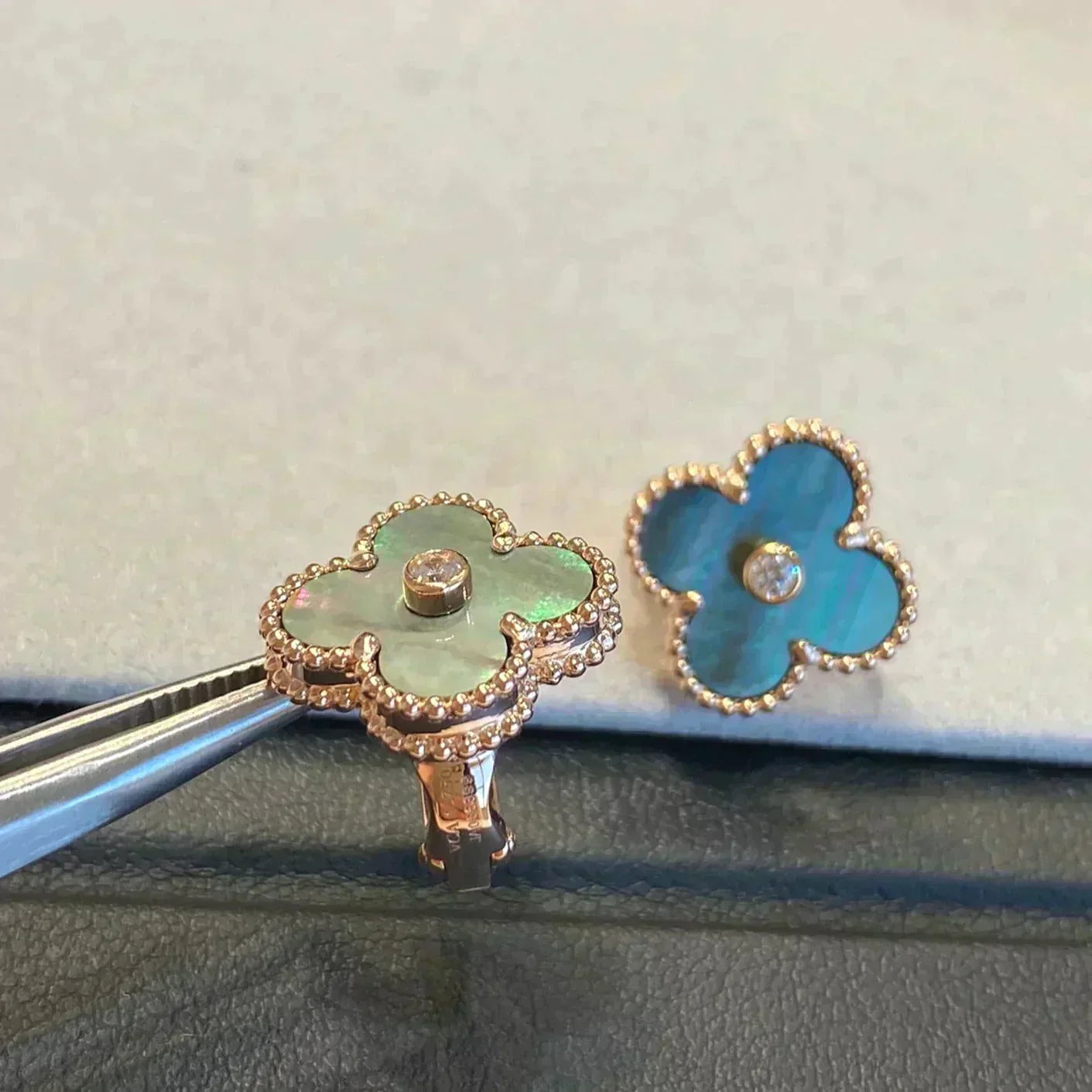 [Clara Jewels]CLOVER MEDIUM 1 MOTIFS GRAY MOP  DIAMOND EARRINGS