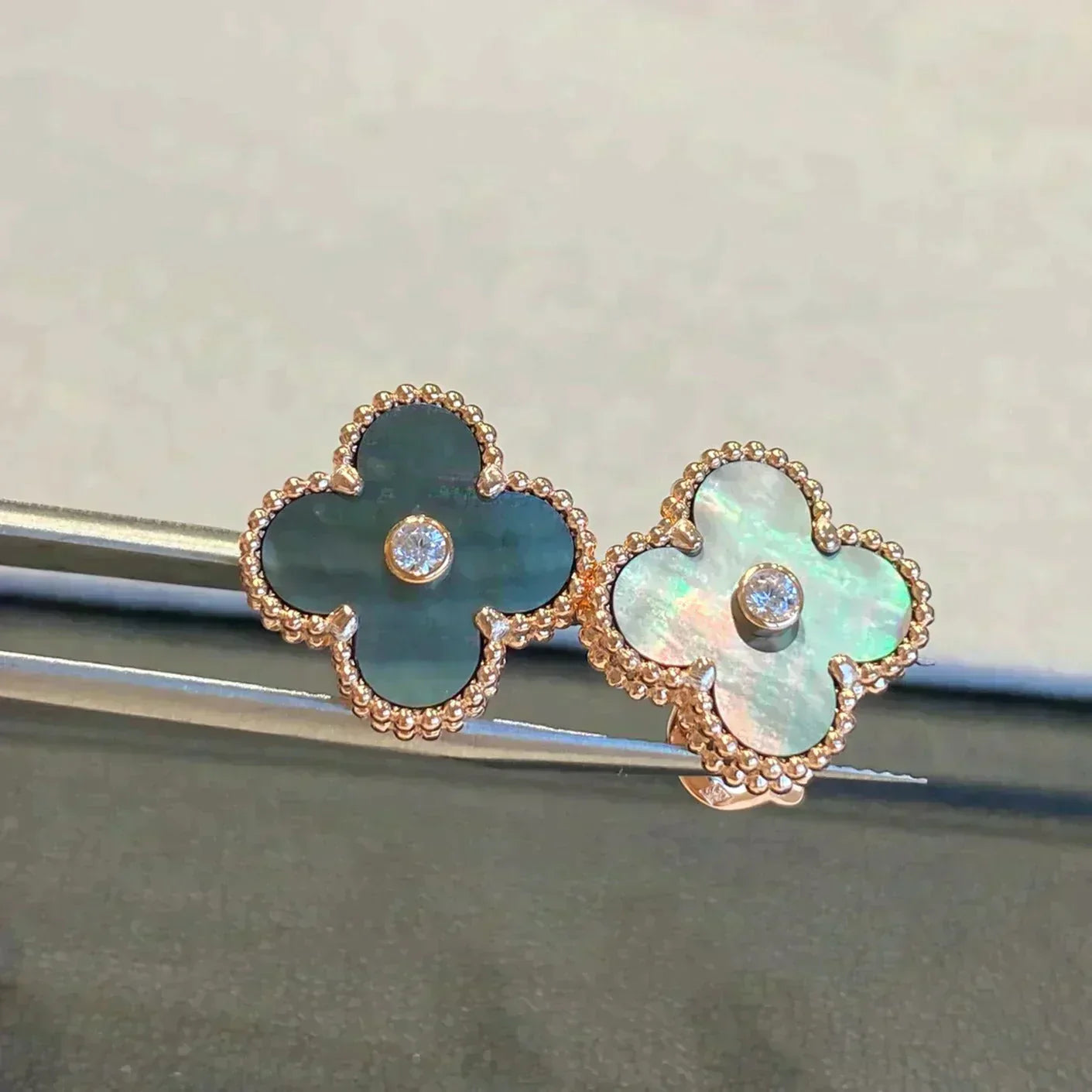 [Clara Jewels]CLOVER MEDIUM 1 MOTIFS GRAY MOP  DIAMOND EARRINGS