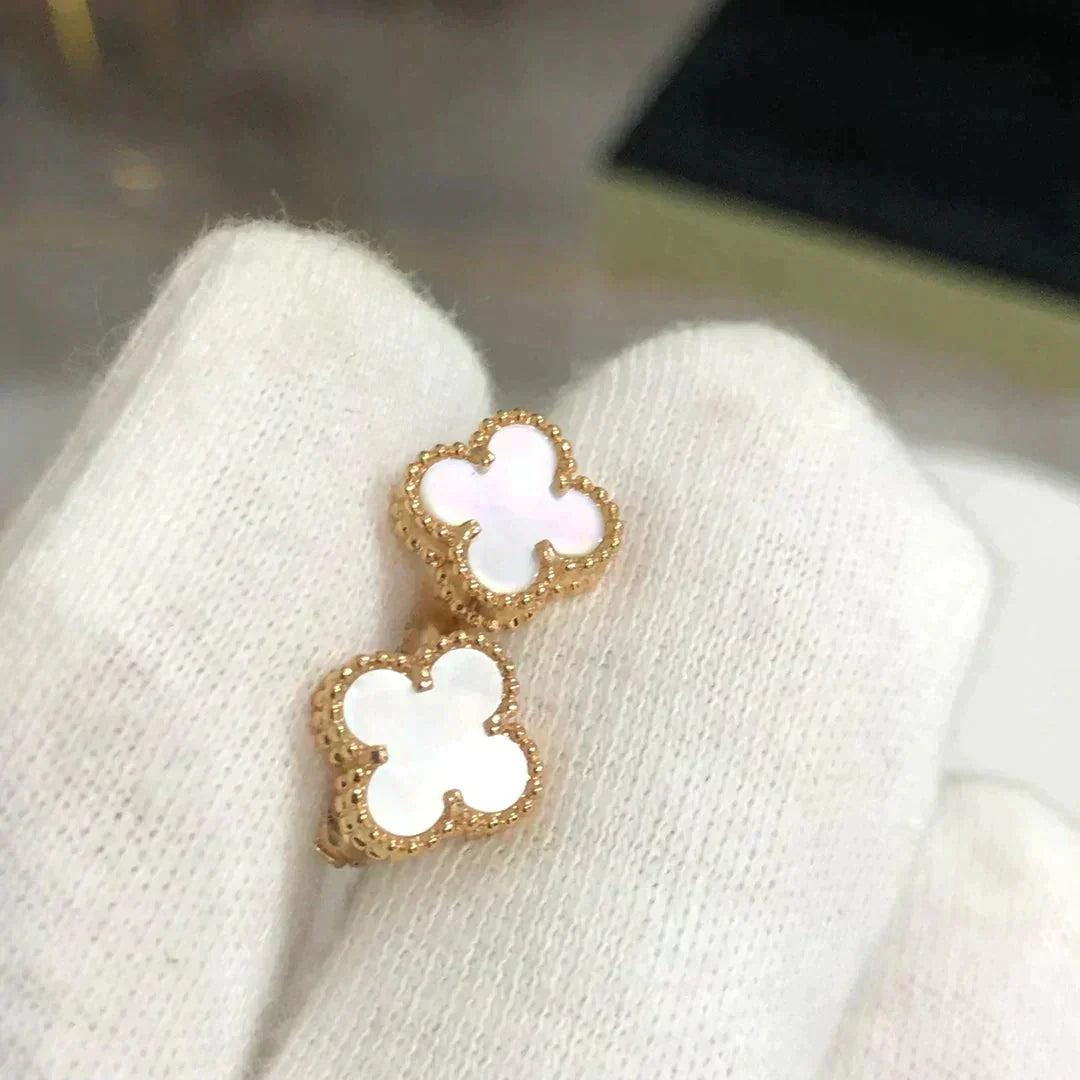 [Clara Jewels]CLOVER MINI 9.5MM WHITE MOP EARRINGS