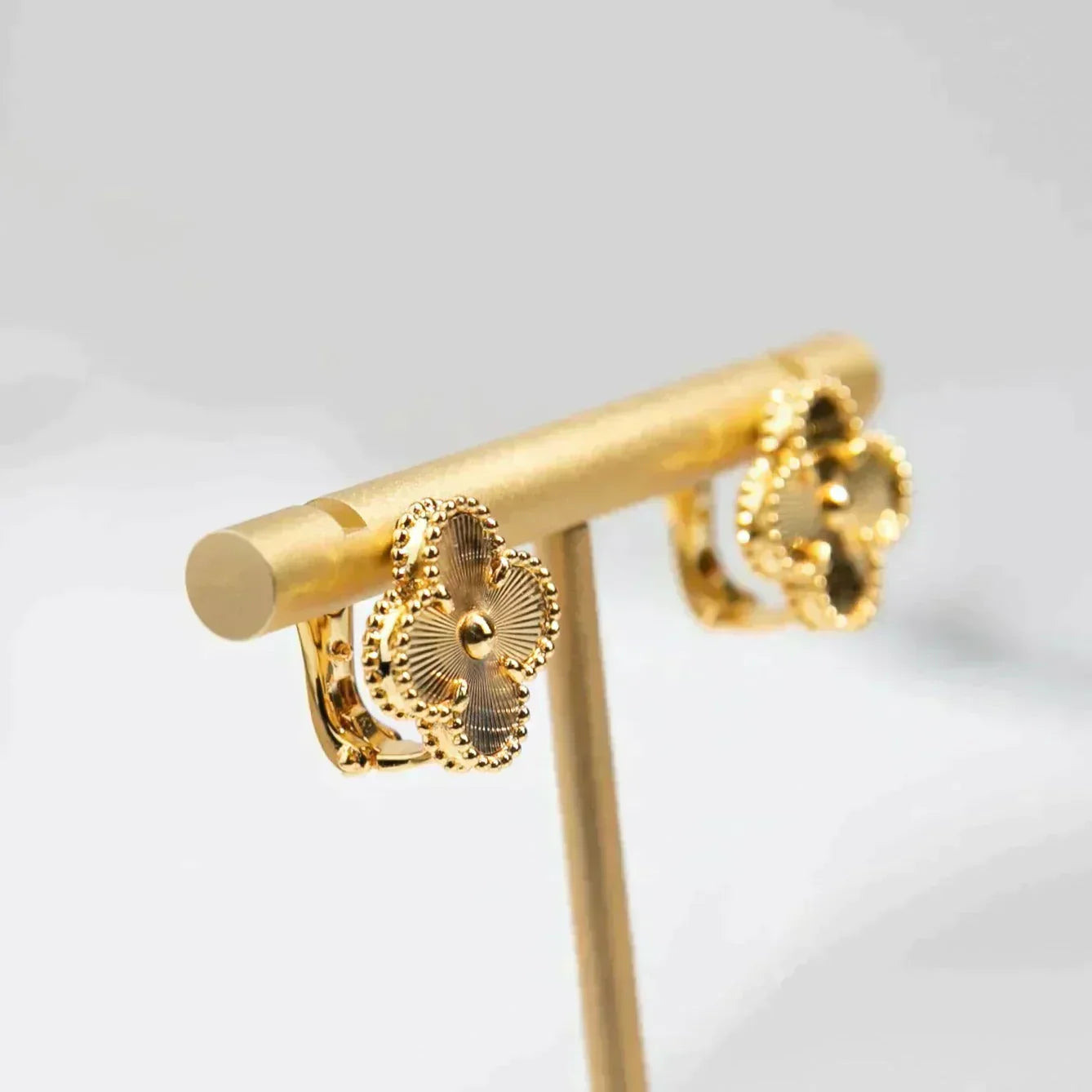[Clara Jewels]CLOVER MEDIUM 1 MOTIFS LASER EARRINGS