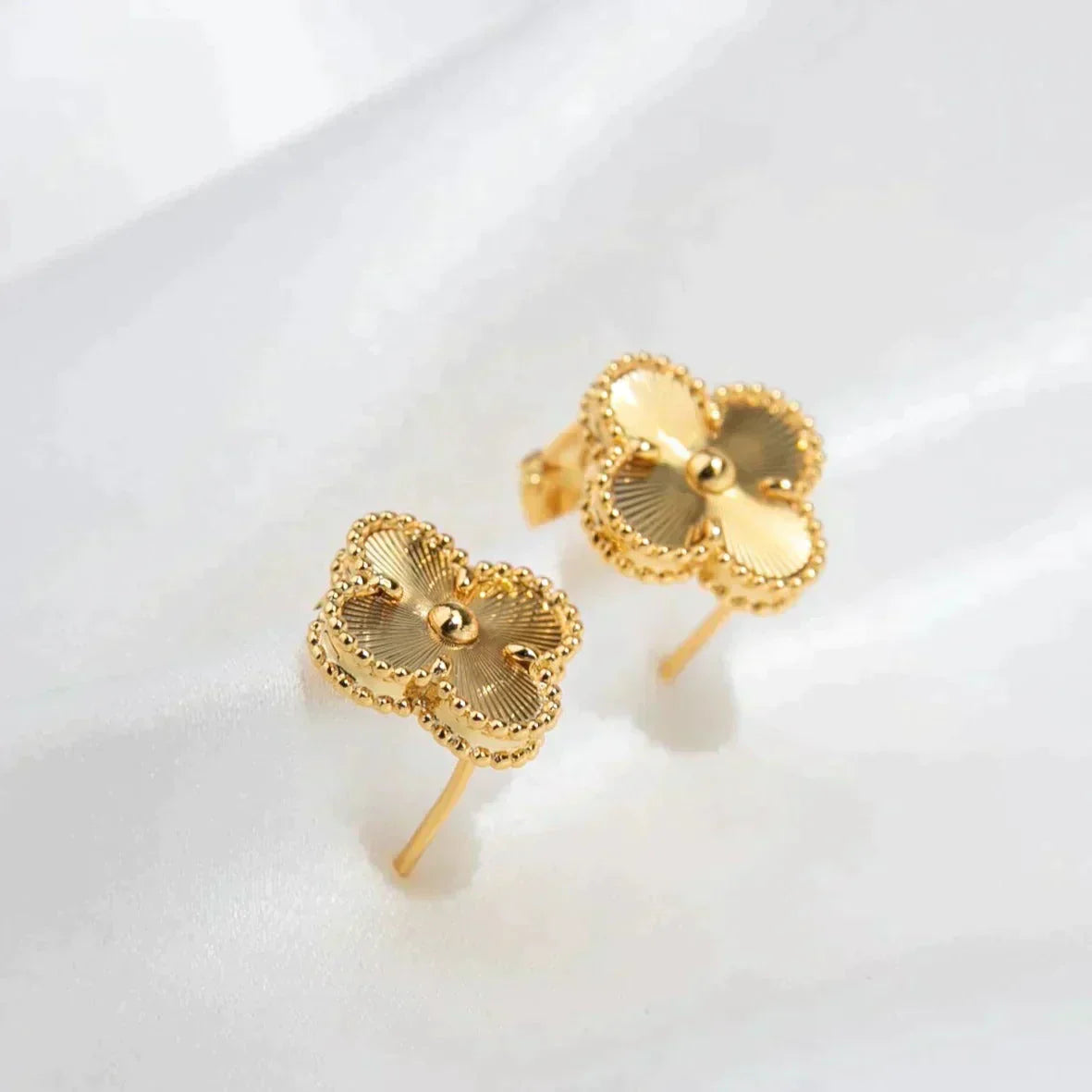 [Clara Jewels]CLOVER MEDIUM 1 MOTIFS LASER EARRINGS