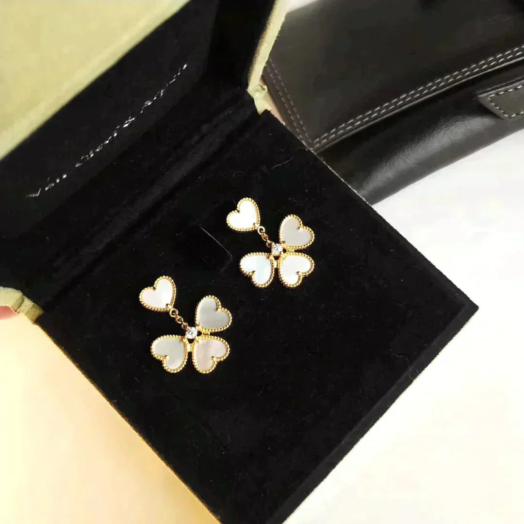 [Clara Jewels]CLOVER SWEET WHITE MOP EARRINGS