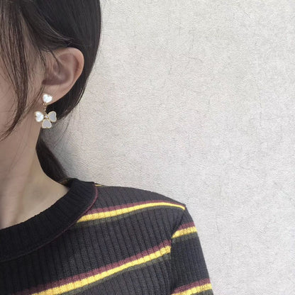 [Clara Jewels]CLOVER SWEET WHITE MOP EARRINGS