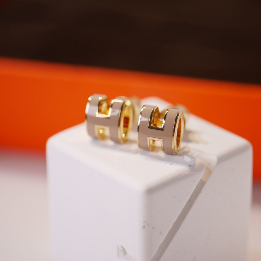 [Clara Jewels]MINI POP H GOLD EARRINGS GREY