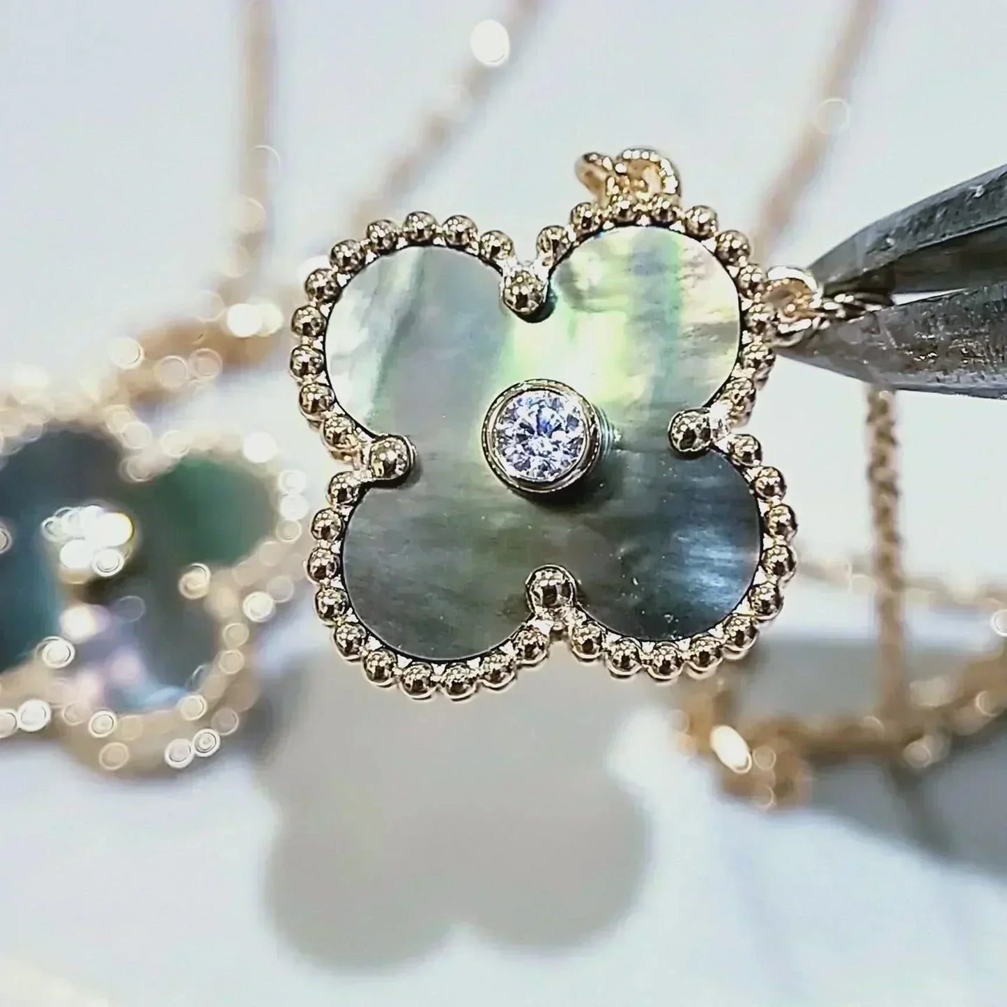 [Clara Jewels]CLOVER 15MM DIAMOND AND MOTHER-OF-GREY NECKLACE