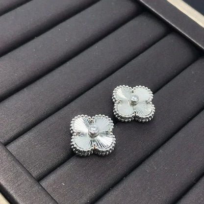 [Clara Jewels]CLOVER MINI 9.5MM LASER EARRINGS