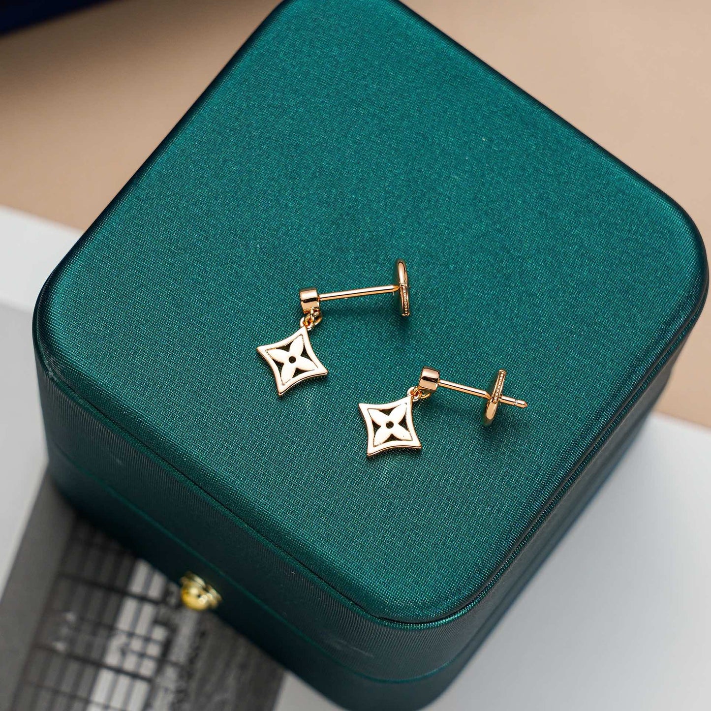 [Clara Jewels]STAR EARRINGS GOLD