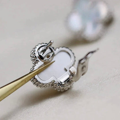 [Clara Jewels]CLOVER MEDIUM 1 MOTIFS  WHITE MOP EARRINGS SILVER