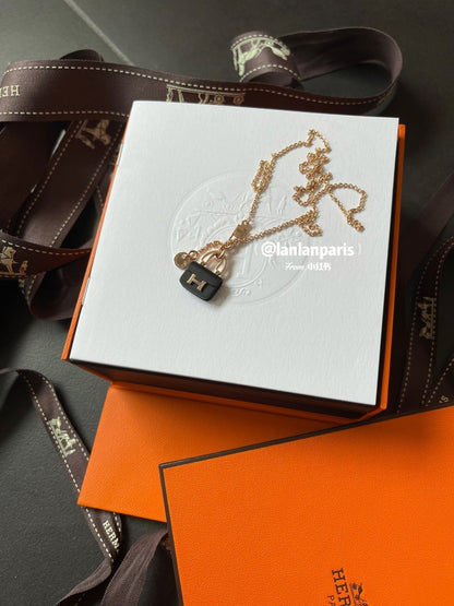 [Clara Jewels]CONSTANCE BLACK PEDANT PINK GOLD NECKLACE