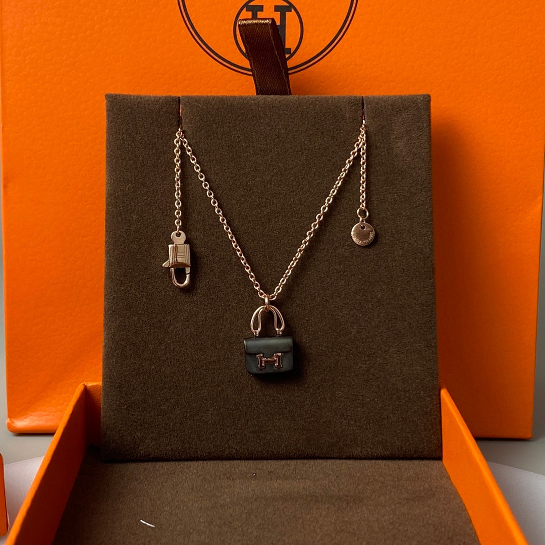 [Clara Jewels]CONSTANCE BLACK PEDANT PINK GOLD NECKLACE