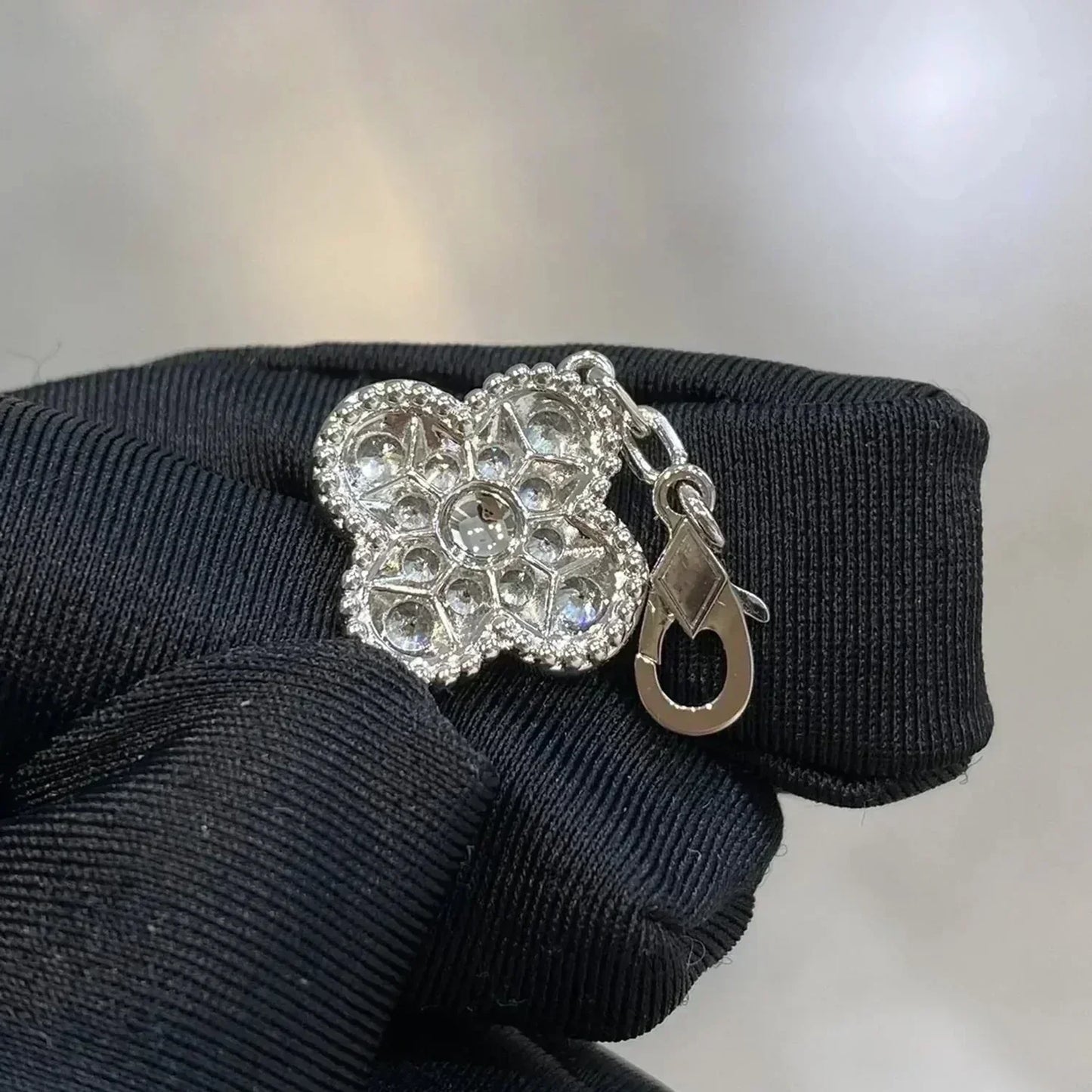 [Clara Jewels] CLOVER 5 MOTIF FULL DIAMOND BRACELET COLLECTION