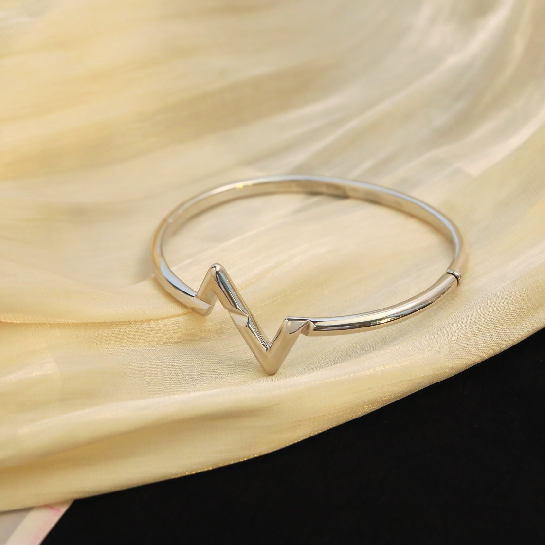 [Clara Jewels]VOLTE UPSITE DOWN BRACELET