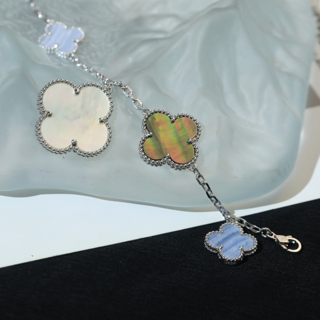 [Clara Jewels]CLOVER BRACELET 5 MOTIFS MOP CHALCEDONY SILVER