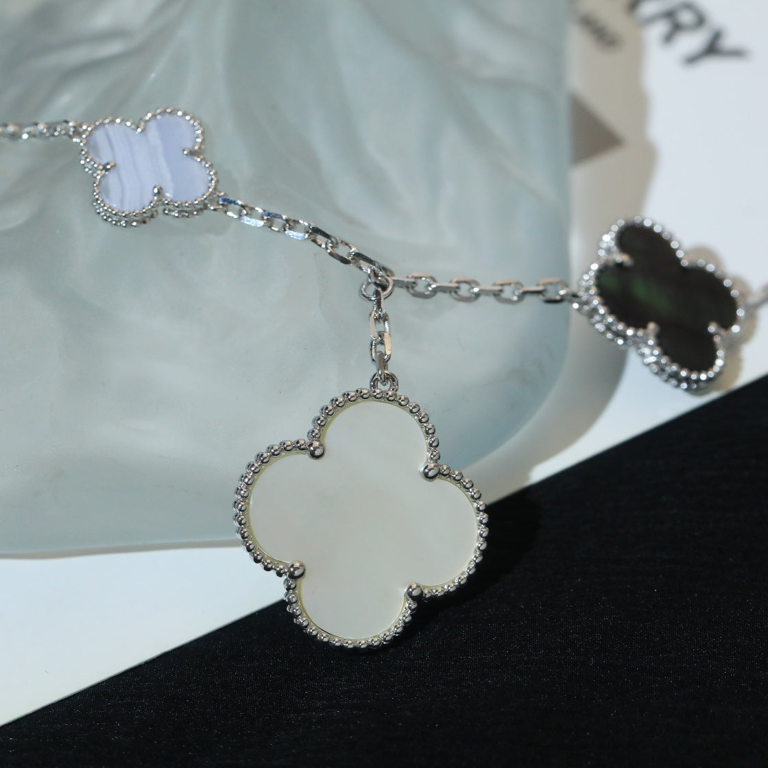 [Clara Jewels]CLOVER BRACELET 5 MOTIFS MOP CHALCEDONY SILVER