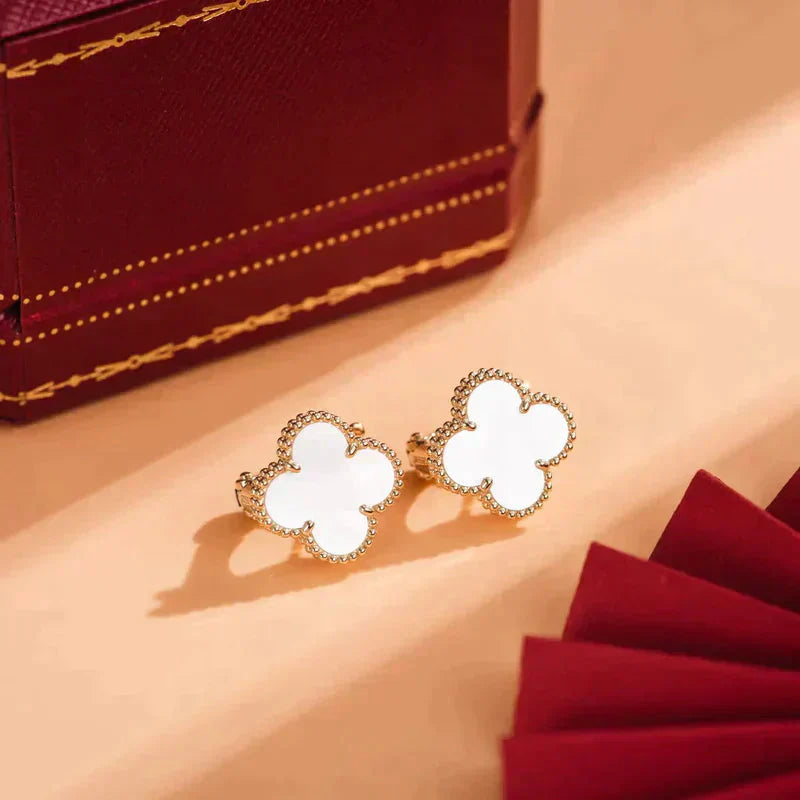 [Clara Jewels]CLOVER MEDIUM 1 MOTIFS  WHITE MOP STUD EARRINGS