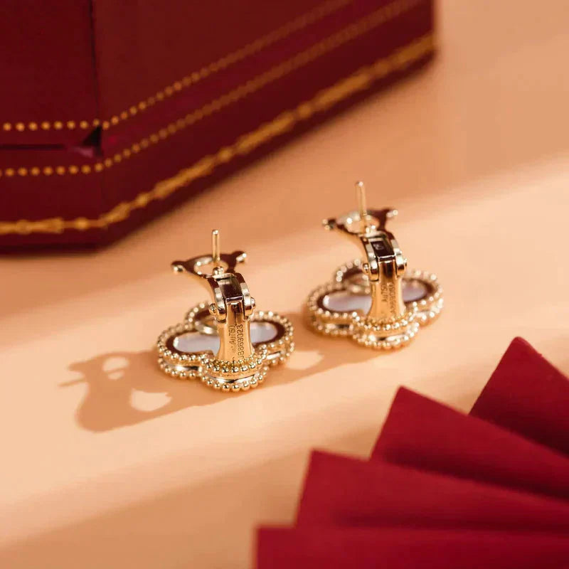 [Clara Jewels]CLOVER MEDIUM 1 MOTIFS  WHITE MOP STUD EARRINGS