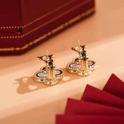 [Clara Jewels]CLOVER MEDIUM 1 MOTIFS  WHITE MOP STUD EARRINGS