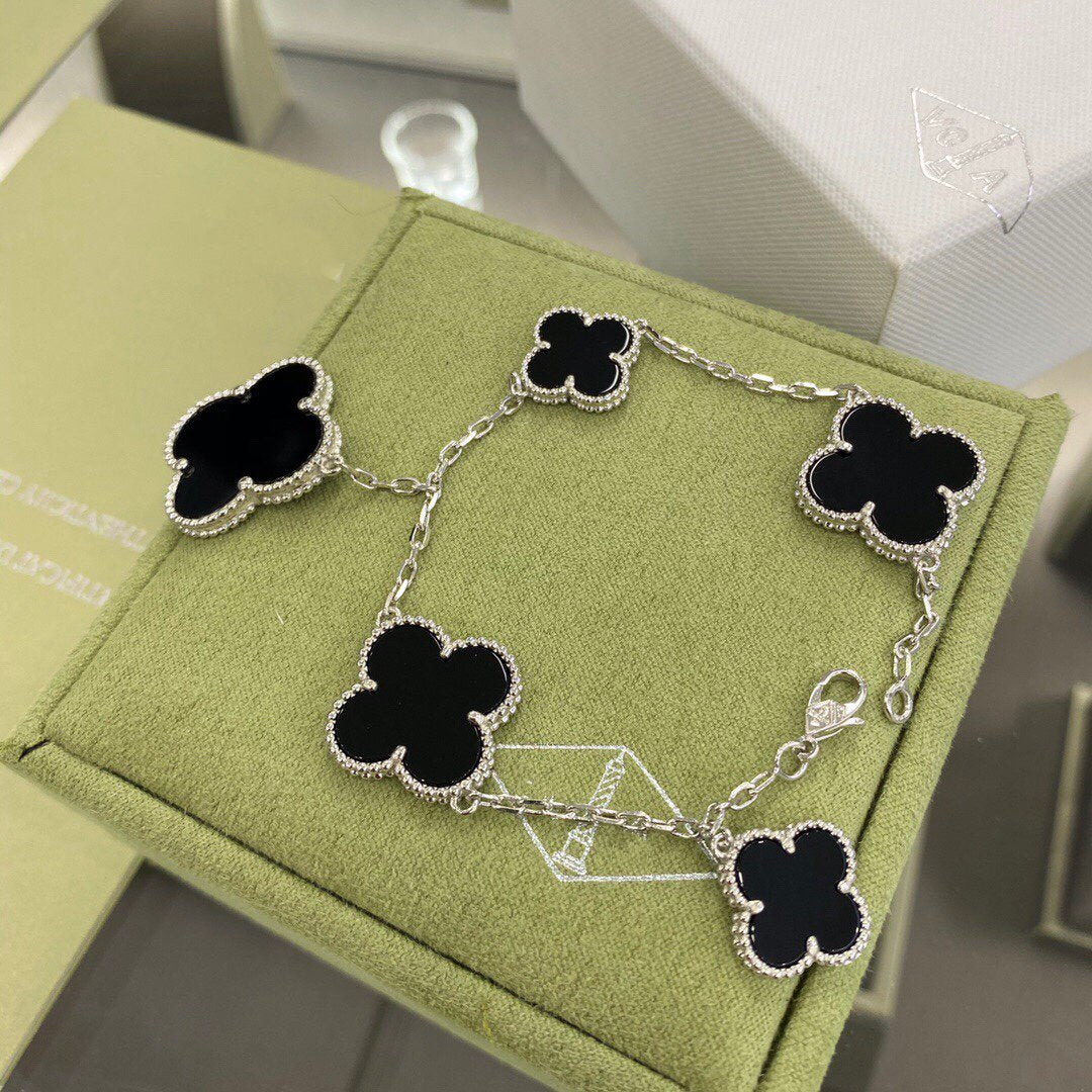 [Clara Jewels]CLOVER 5 MOTIFS SIVLER ONYX BRACELET