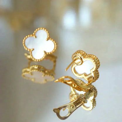 [Clara Jewels]CLOVER MEDIUM 1 MOTIFS  WHITE MOP STUD EARRINGS