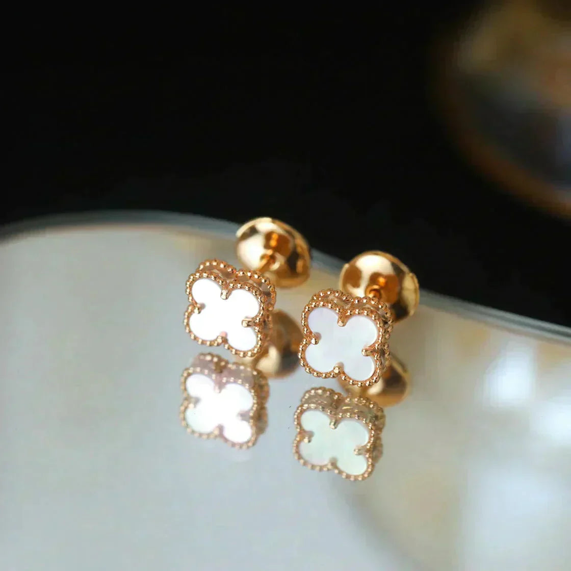[Clara Jewels]CLOVER MINI 9.5MM WHITE MOP EARRINGS
