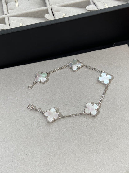 [Clara Jewels]CLOVER WHITE PEARL MOP 5 MOTIF BRACELET COLLECTION