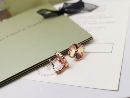 [Clara Jewels]CLOVER MEDIUM STUD EARRINGS