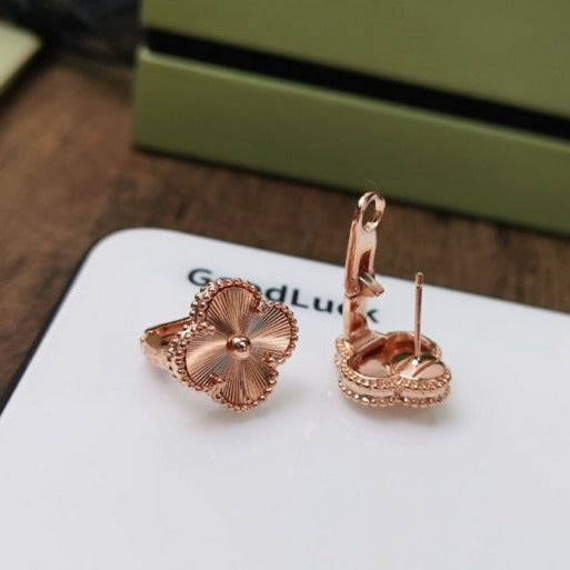 [Clara Jewels]CLOVER MEDIUM STUD EARRINGS