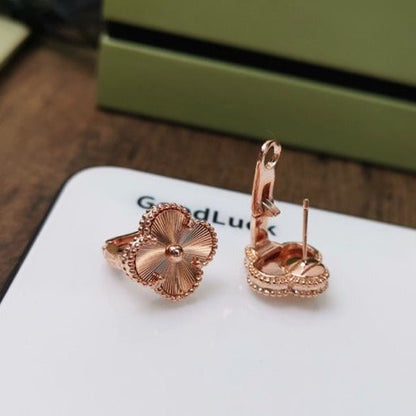 [Clara Jewels]CLOVER MEDIUM STUD EARRINGS
