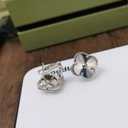 [Clara Jewels]CLOVER MEDIUM STUD EARRINGS