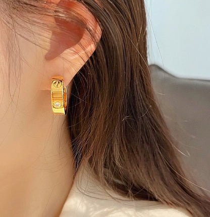 [Clara Jewels]LOVE 5.5MM 1 DIAMOND EARRINGS