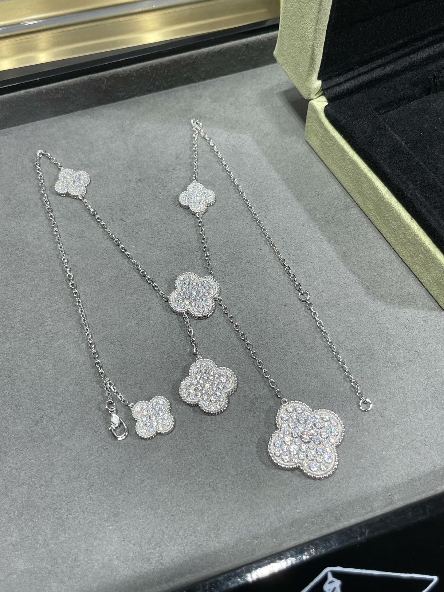 [Clara Jewels]CLOVER 6 MOTIF DIAMOND PAVED NECKLACE