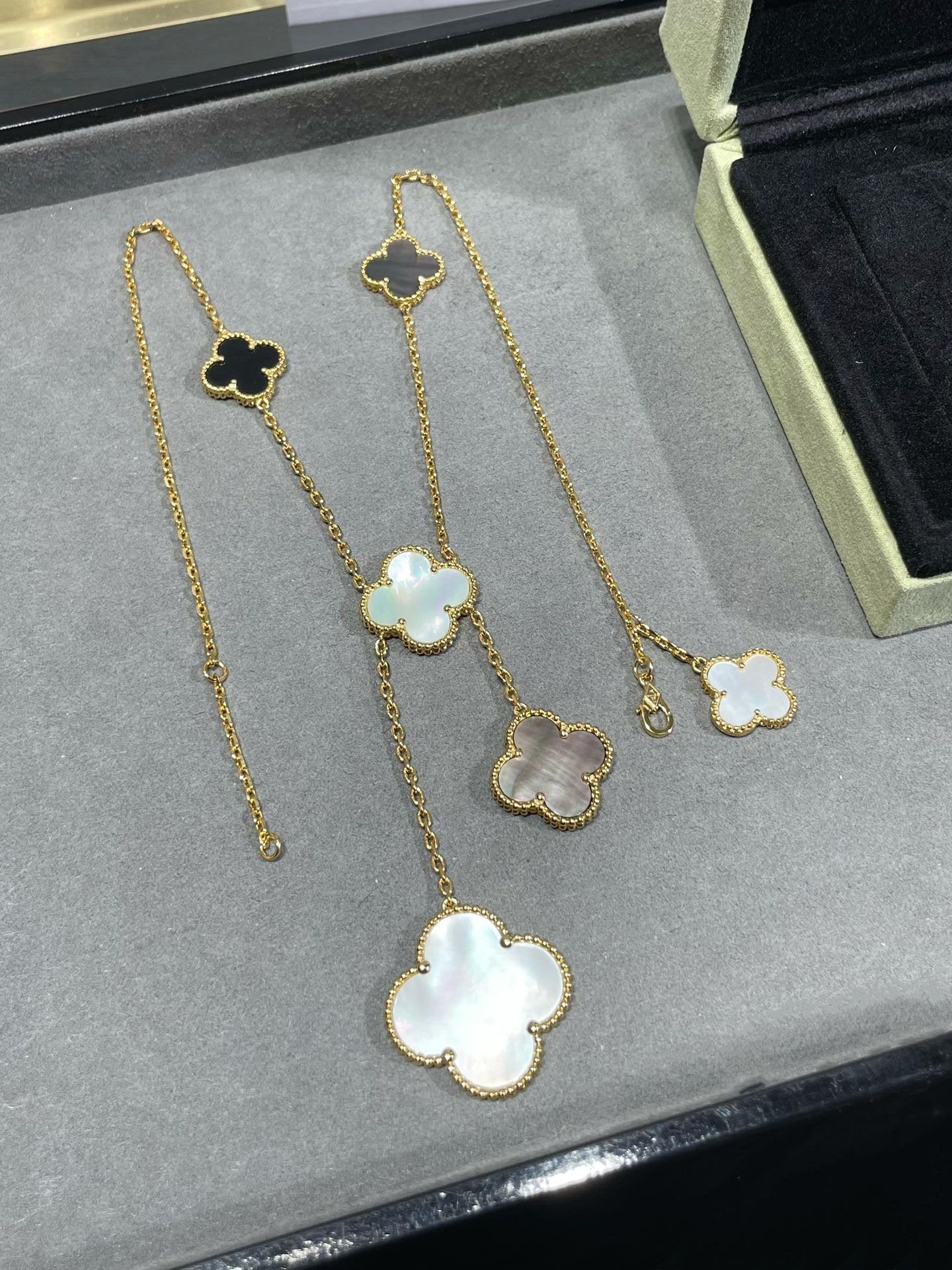 [Clara Jewels]CLOVER 6 MOTIF MOP ONYX GOLD NECKLACE