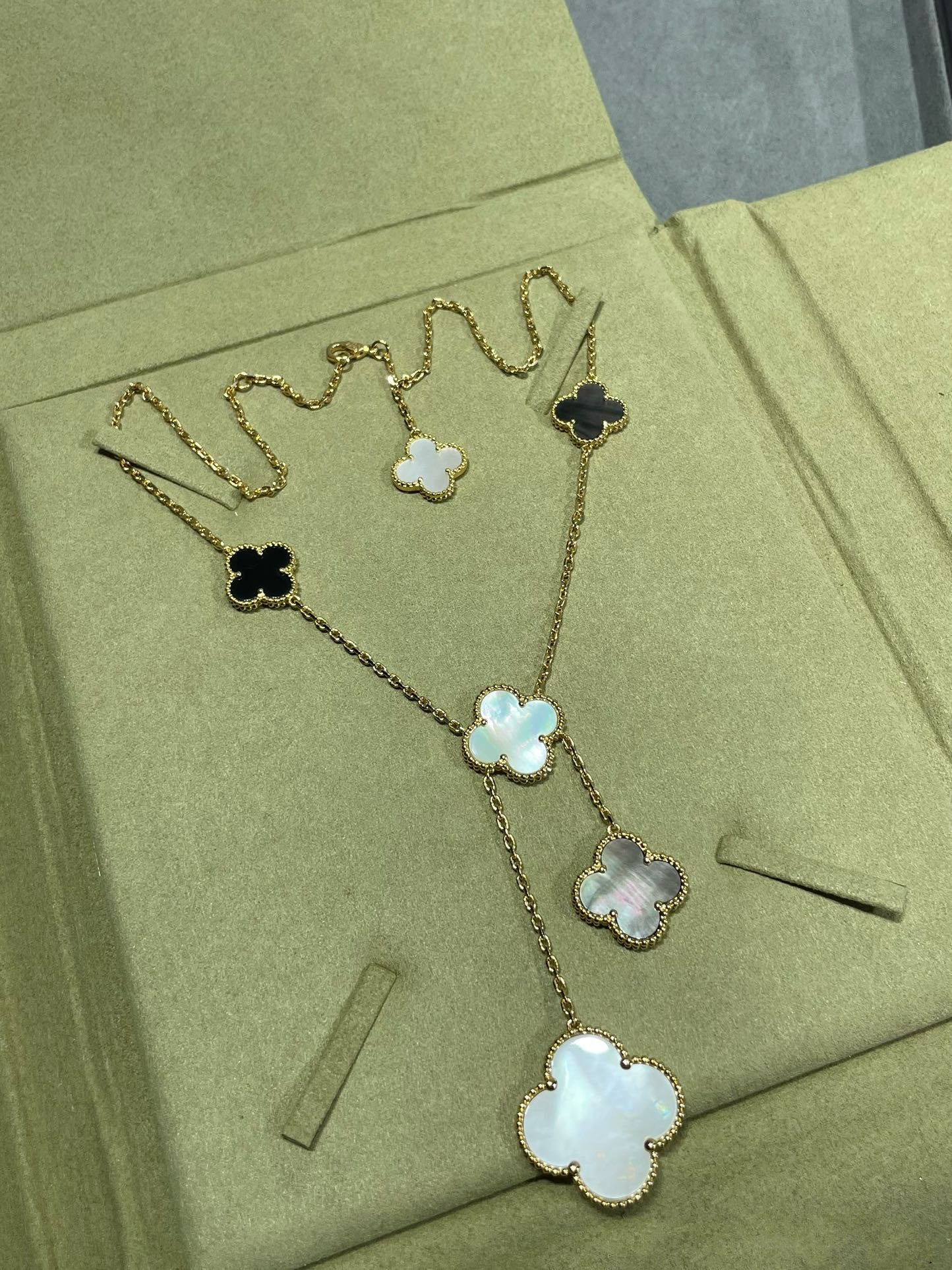 [Clara Jewels]CLOVER 6 MOTIF MOP ONYX GOLD NECKLACE