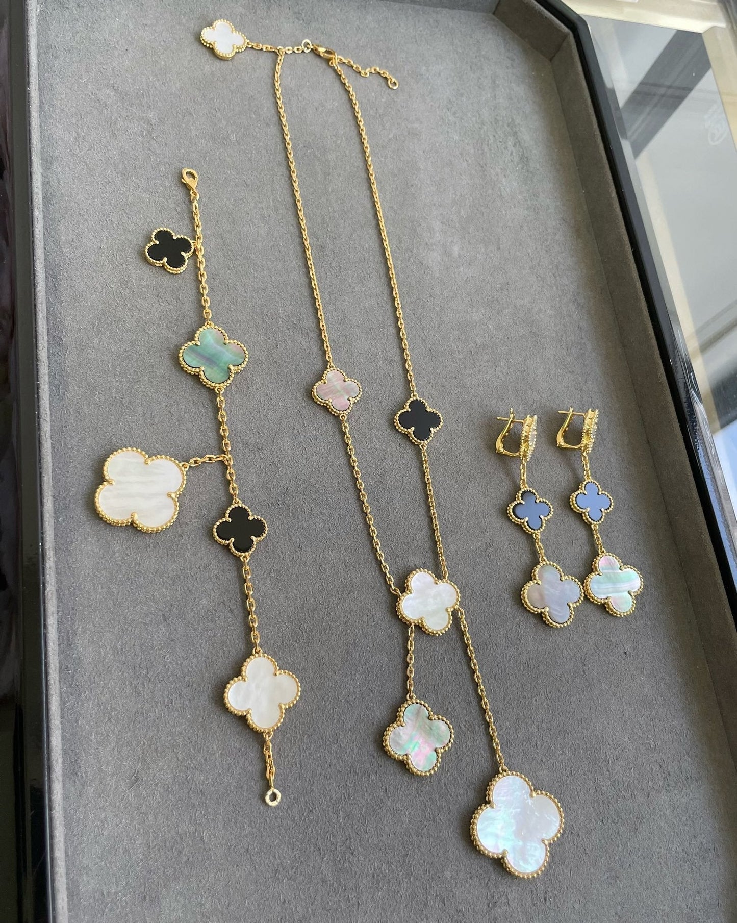 [Clara Jewels]CLOVER 3 MOTIF MOP ONYX DARK MOP PINK GOLD EARRINGS