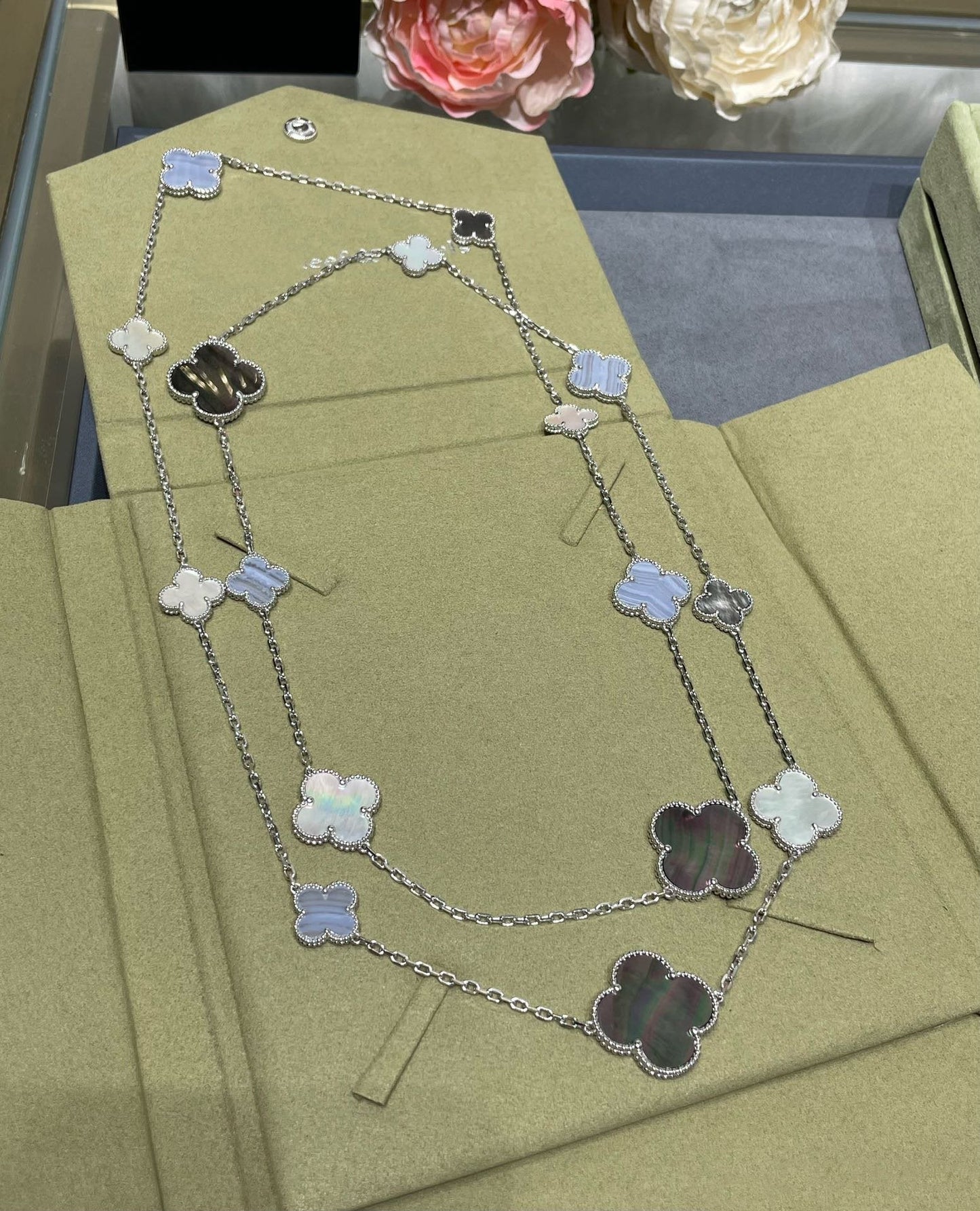 [Clara Jewels]CLOVER 16 MOTIF CHALCEDONY MOP SILVER NECKLACE