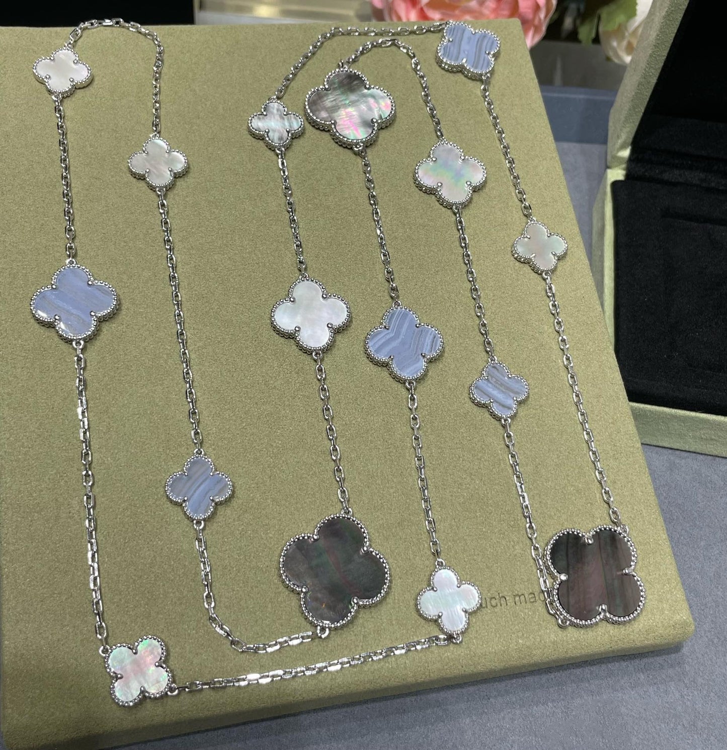 [Clara Jewels]CLOVER 16 MOTIF CHALCEDONY MOP SILVER NECKLACE