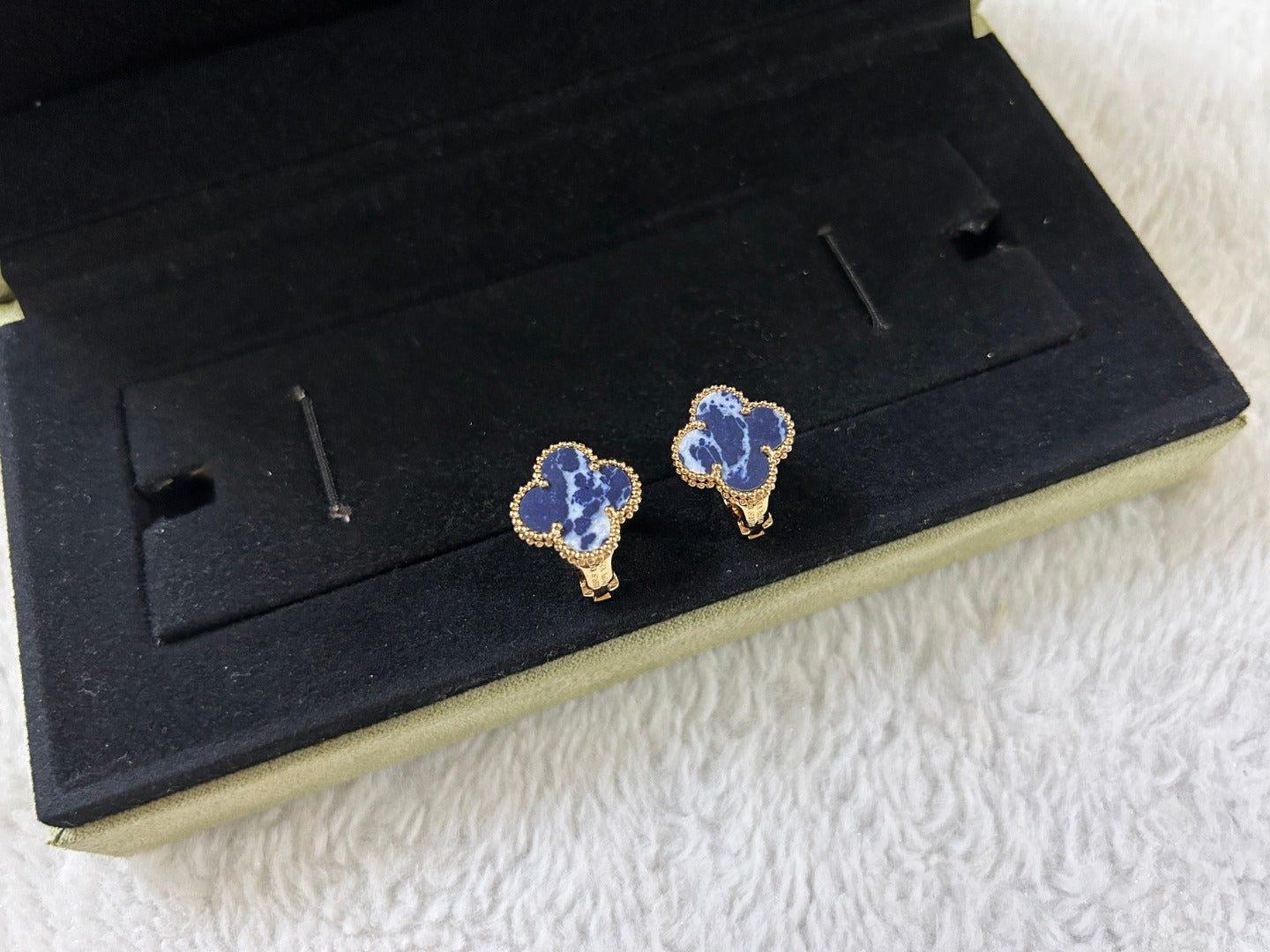 [Clara Jewels]CLOVER PIETERSITE MEDIUM STUD EARRINGS