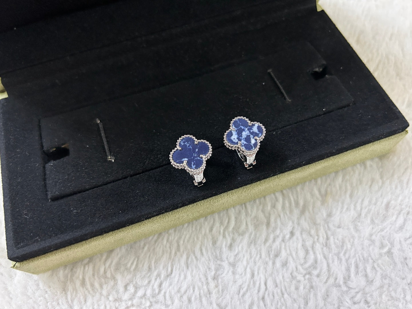 [Clara Jewels]CLOVER PIETERSITE MEDIUM STUD EARRINGS