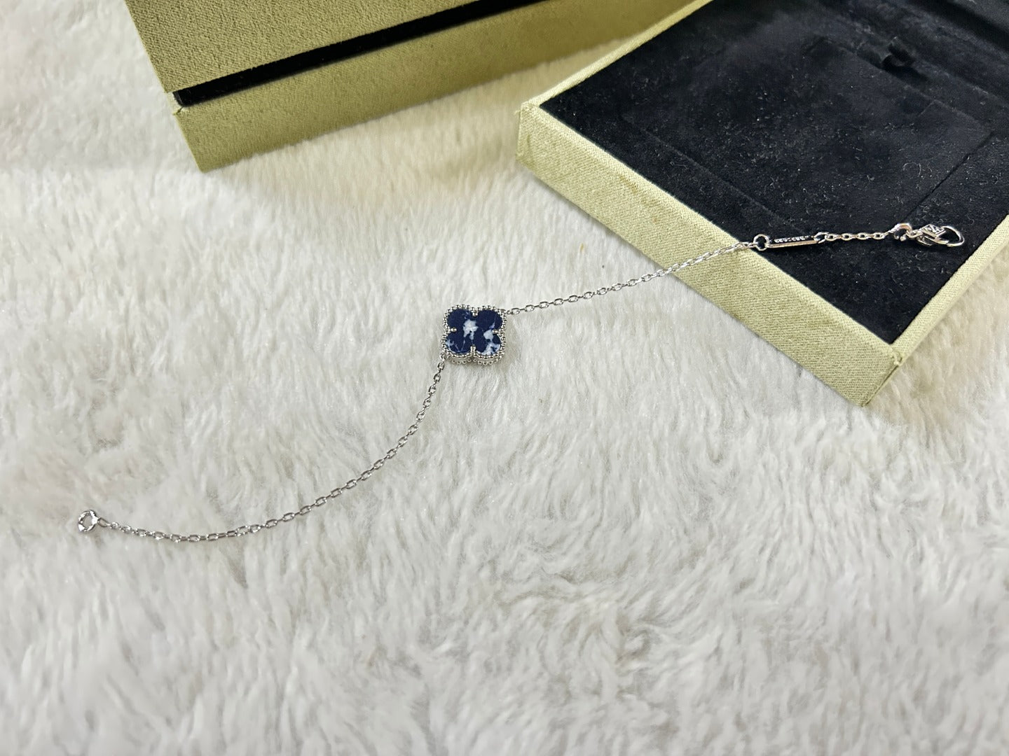 [Clara Jewels]CLOVER 1 MOTIF PIETERSITE BRACELET