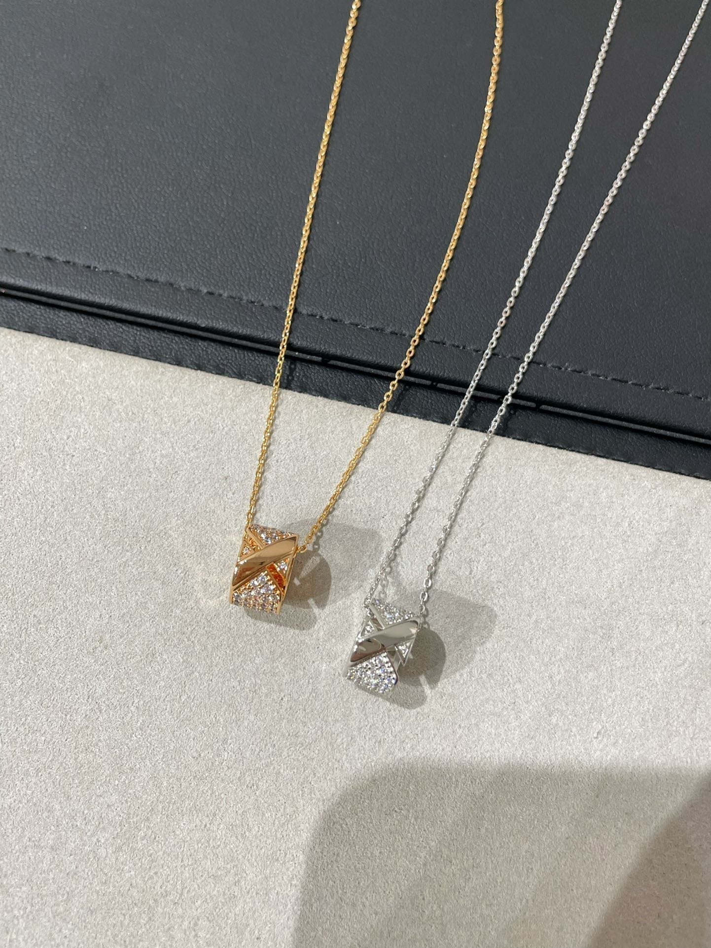 [Clara Jewels]LIENS EVIDENCE DIAMOND PAVED NECKLACE
