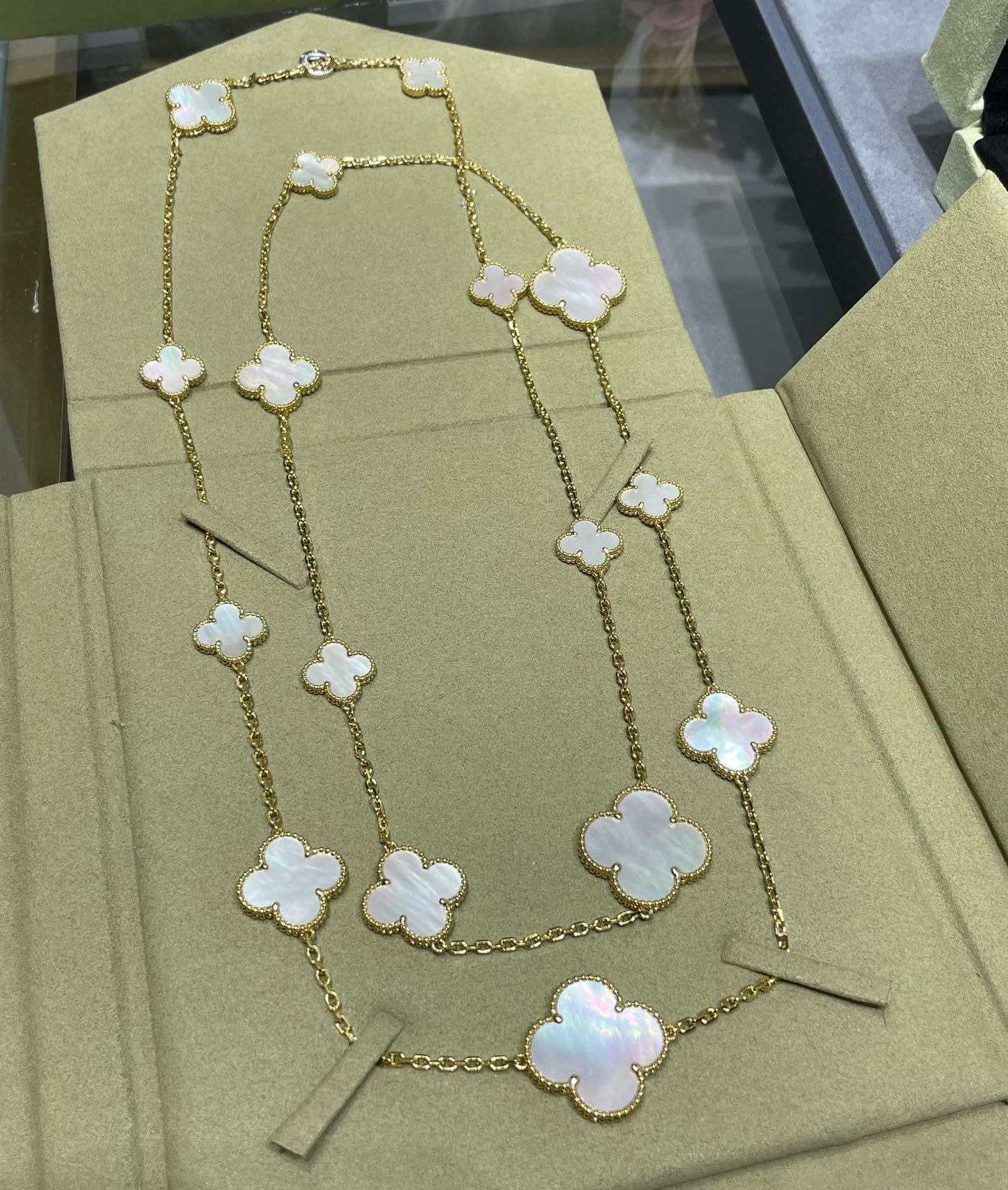 [Clara Jewels]CLOVER 16 MOTIF WHITE MOP GOLD NECKLACE