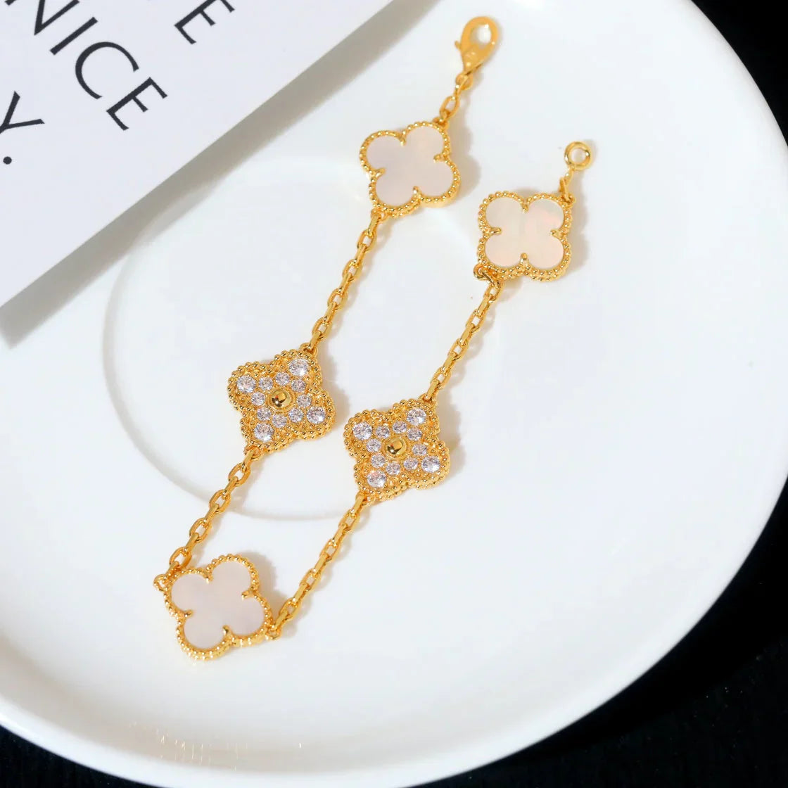 [Clara Jewels]CLOVER WHITE PEARL MOP 5 MOTIF BRACELET COLLECTION
