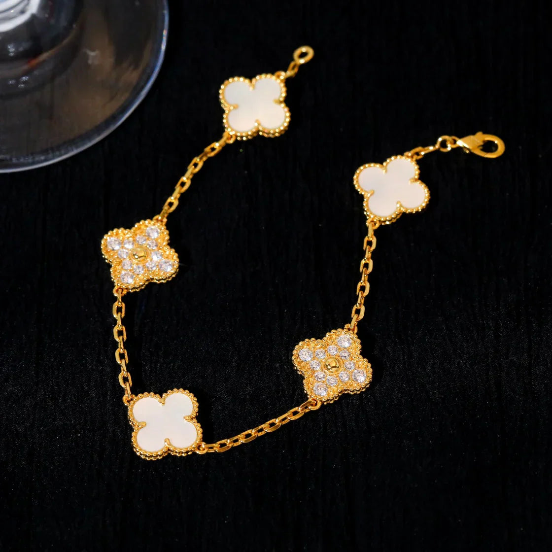 [Clara Jewels]CLOVER WHITE PEARL MOP 5 MOTIF BRACELET COLLECTION