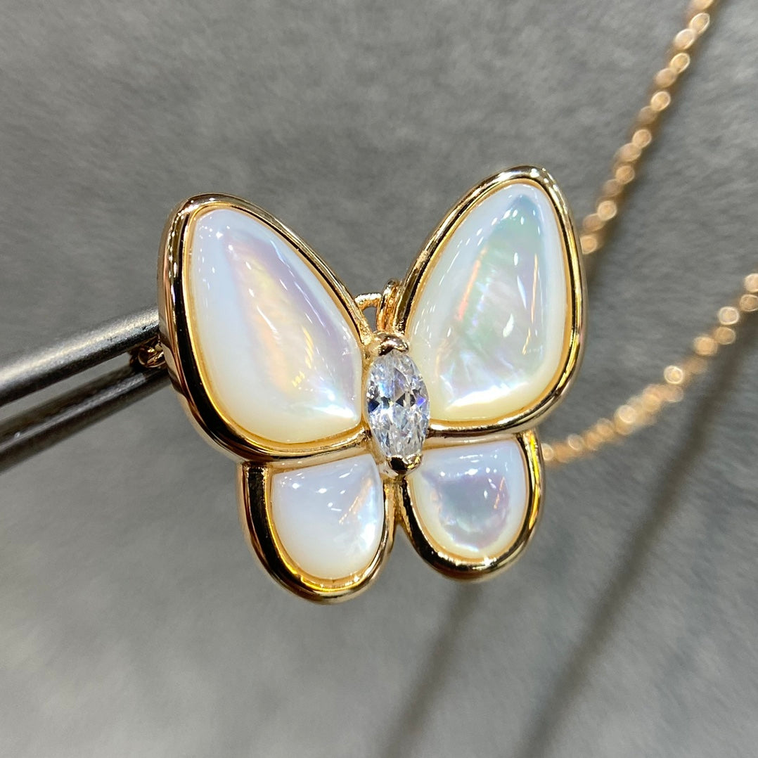 [Clara Jewels]BUTTERFLY MOP DIAMOND NECKLACE