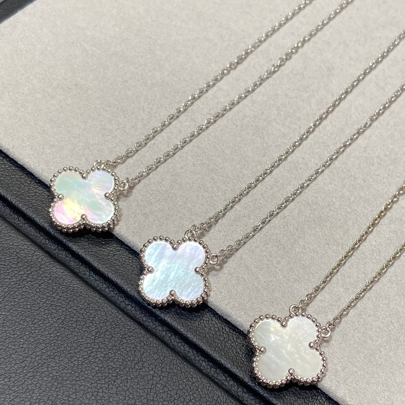 [Clara Jewels]CLOVER MEDIUM SILVER WHITE MOP NECKLACE
