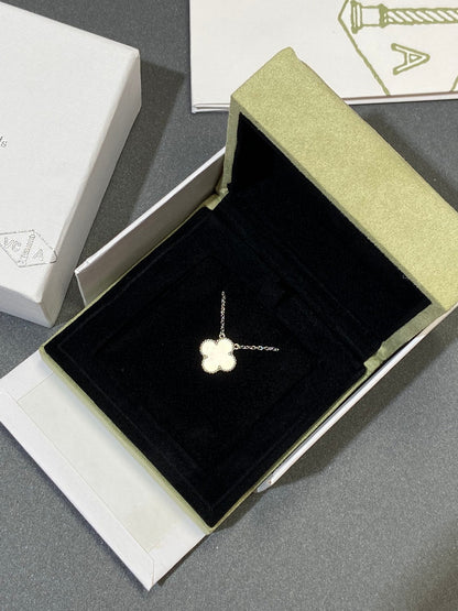 [Clara Jewels]CLOVER MEDIUM SILVER WHITE MOP NECKLACE
