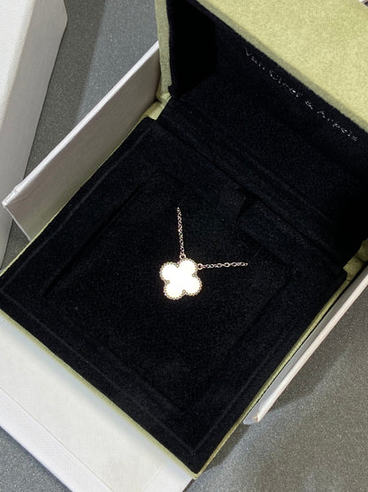 [Clara Jewels]CLOVER MEDIUM SILVER WHITE MOP NECKLACE